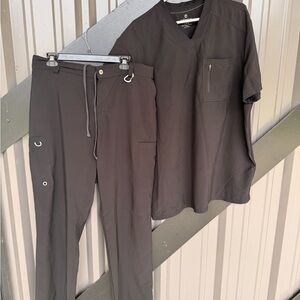 Men's Infinity Black Scrub Set XL Top and Large Bottoms